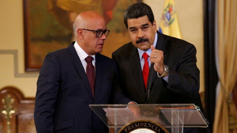 Maduro adopta la lengua de señas en su discurso al pueblo (VIDEO)