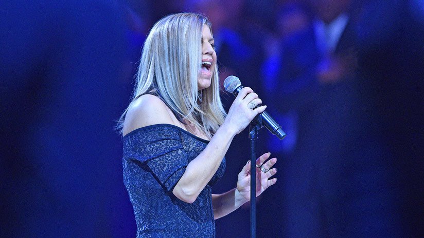 "La peor de la historia": Critican a la cantante Fergie por su interpretación del himno de EE.UU. 