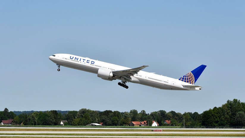 EE.UU.: Un avión de United Airlines se sale de la pista en un aeropuerto de Wisconsin