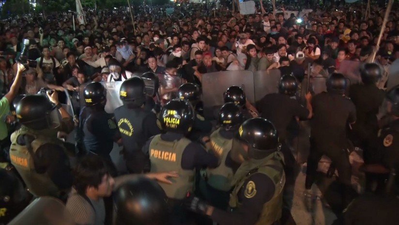 Protestas en Perú por una ley que permite prácticas de estudiantes no remuneradas (VIDEO)