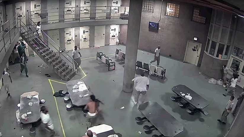 VIDEO: Brutal pelea entre reos en una prisión de máxima seguridad en Chicago