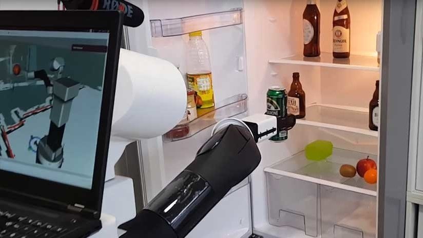 VIDEO: Un robot trae cerveza del refrigerador