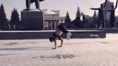 Video impresionante: 'Breakdancers' rusos desafían el invierno bailando a -29°C