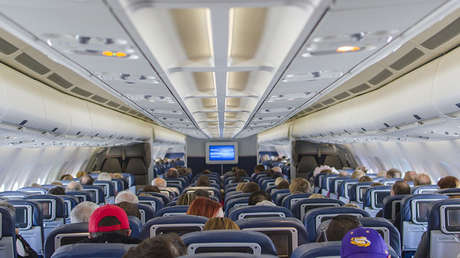Un periodista halla en un avión informes sobre un posible ataque biológico en la Super Bowl