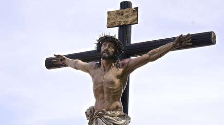 Rebelión en las redes por la multa a un joven que hizo un fotomontaje de Jesucristo