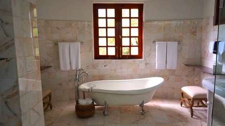 Una mujer muere tras tomarse un selfi en el baño