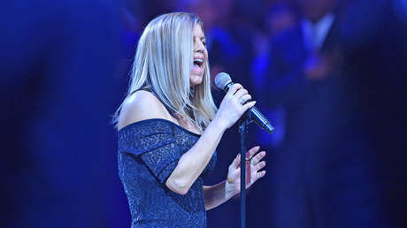 "La peor de la historia": Critican a la cantante Fergie por su interpretación del himno de EE.UU.