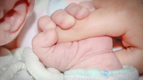 La 'fábrica de bebés': Un millonario gana la custodia de 13 niños nacidos de madres de alquiler