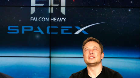 Elon Musk revela 'accidentalmente' la contraseña del wifi de Starlink, su servicio de Internet