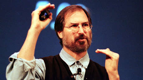 Sin vehículo propio y con faltas de ortografía: lo que una solicitud de empleo reveló de Steve Jobs