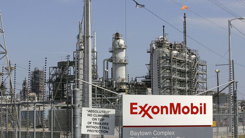 Pese a pérdidas multimillonarias, Exxon Mobil abandona proyectos con Rosneft por sanciones a Rusia