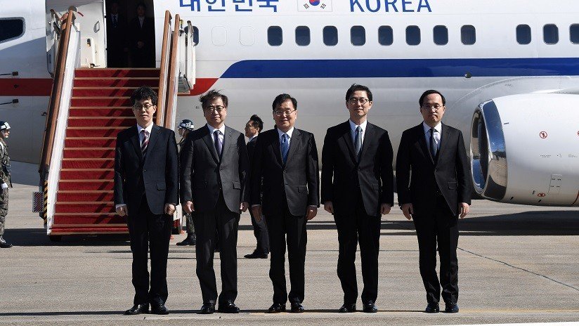 Diez delegados surcoreanos llegan a Pionyang con una misión especial 