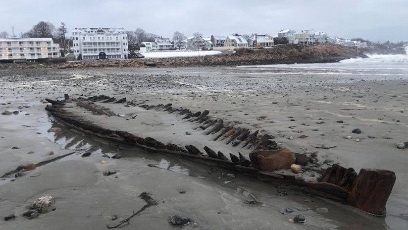 FOTOS: Una tormenta descubre en EE.UU. el 'esqueleto' de un barco de la Guerra de la Independencia