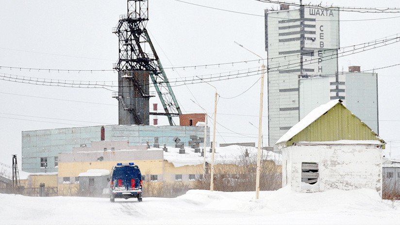 Evacúan a más de cien mineros de una mina en Rusia tras detectarse humo en una galería