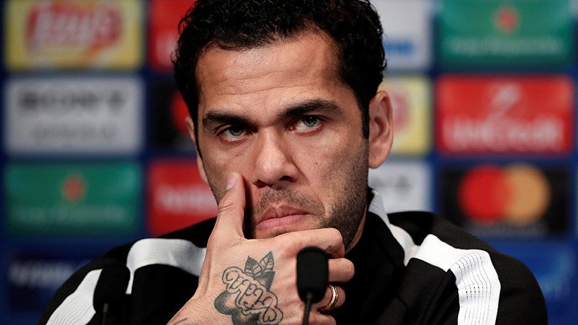 "¡Las bobadas para los bobos!": Dani Alves se defiende de las acusaciones por su comportamiento