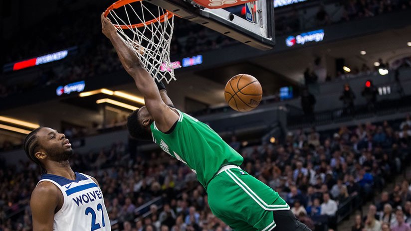 VIDEO: La escalofriante caída de este jugador de la NBA enmudeció a toda la grada