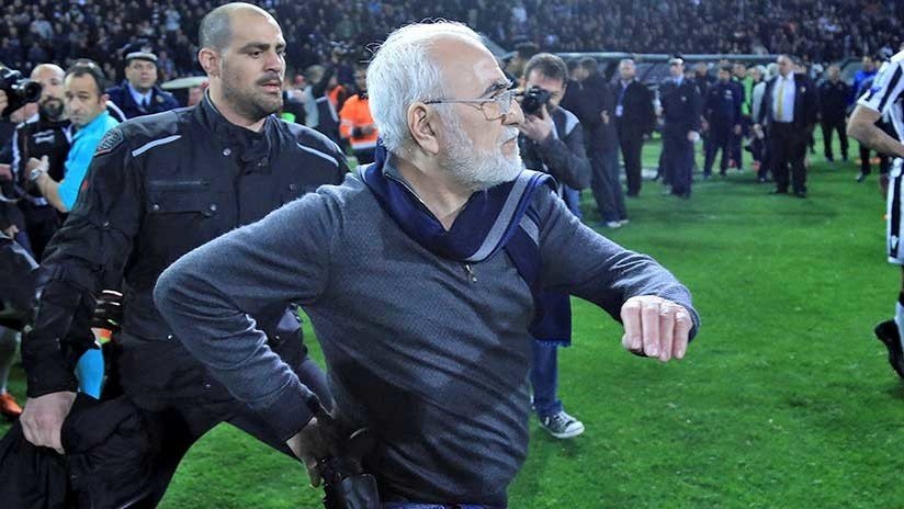 Grecia suspende su liga de fútbol luego de que el presidente de un club entrara al campo con un arma