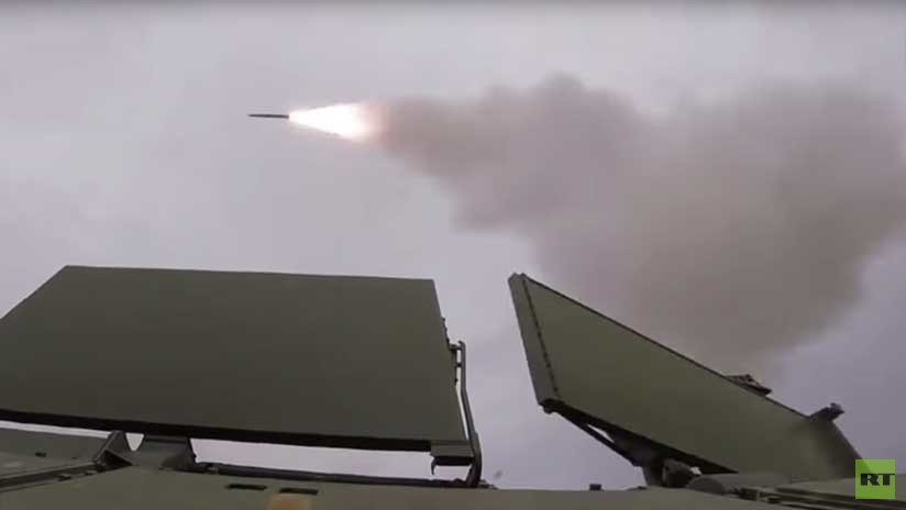 ¡Detectado, seguido... fuego!: Misiles antiaéreos Tor-2M abandonan su rampa uno por uno (video)