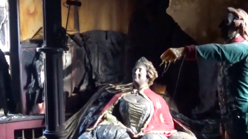 "Como monstruo salido de la tumba": Incendio convierte un museo de cera en filme de terror (VIDEO)