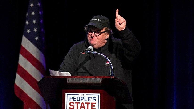 "Rusia, Rusia, Rusia": Michael Moore critica a los medios por usar a Rusia como distracción