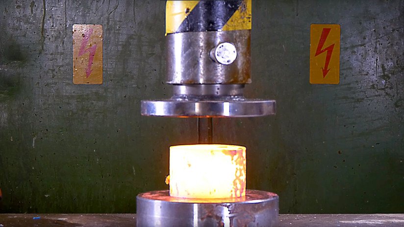Otra vez la prensa hidráulica: ¿Podrá con estas piezas de acero al rojo vivo? (VIDEO)