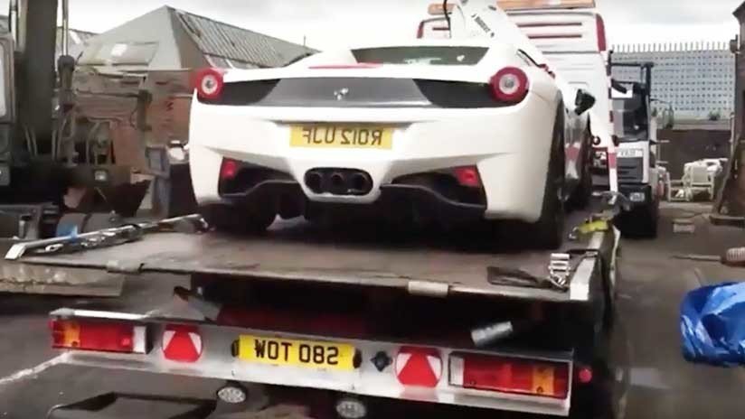 VIDEO: La Policía destruye el Ferrari de un millonario