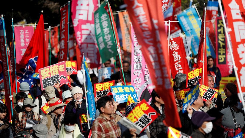 Japón: Piden la renuncia del primer ministro por un escándalo de favoritismo (VIDEO, FOTOS)