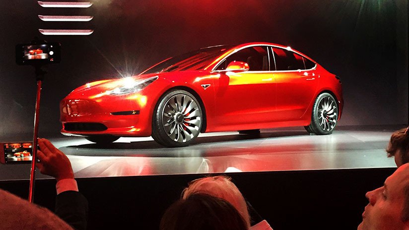 "Producción infernal": ¿Qué obstáculos afronta el Tesla Model 3 de Musk?