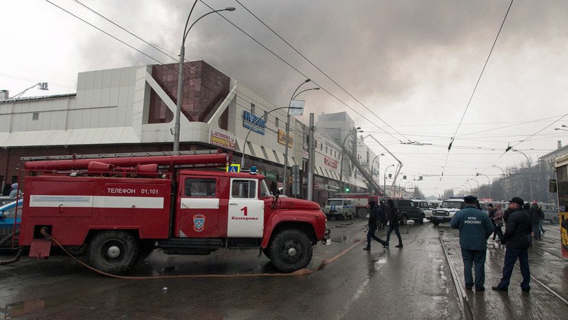 Un niño sobrevive al incendio en Rusia tras saltar por una ventana, pero pierde a toda su familia