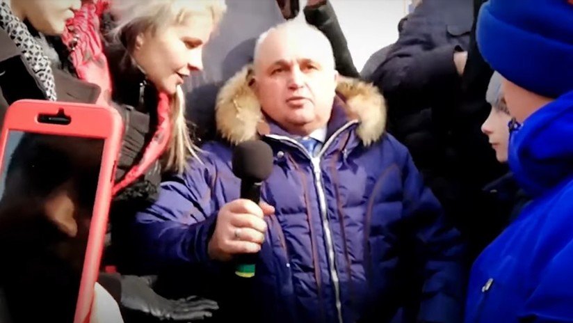 VIDEO: El vicegobernador de Kémerovo se pone de rodillas para pedir perdón por el incendio