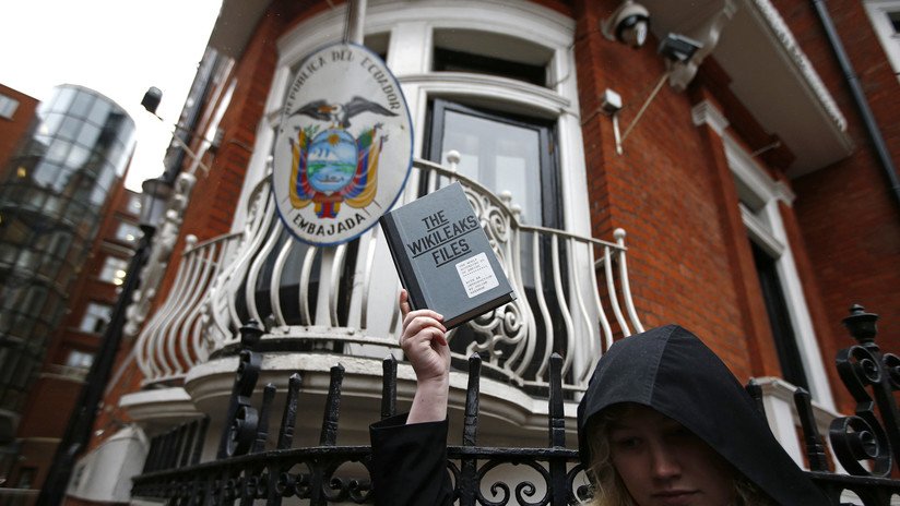 El Gobierno de Ecuador suspende las comunicaciones de Julian Assange