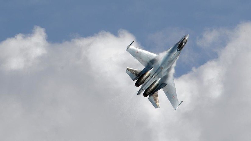 VIDEO: Simulación de combate de un caza ruso Su-27 visto desde la cabina del piloto