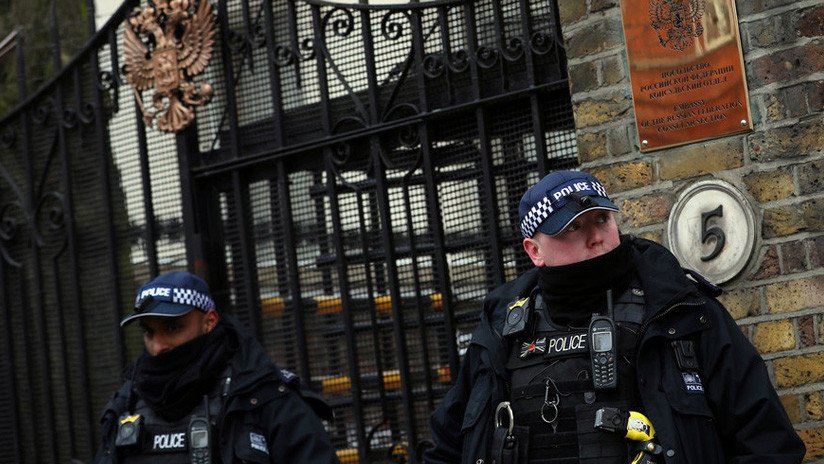 Embajada rusa acusa a Londres de "hipocresía" por negarles el acceso a la hija de Skripal