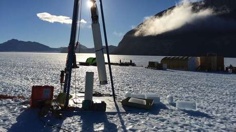 VIDEO: Así de irreal es el sonido que produce el hielo en un profundo pozo glacial