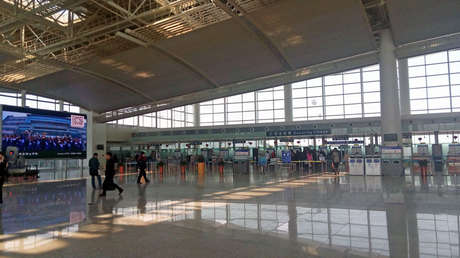 VIDEO: Cae parte del techo de un aeropuerto chino debido a los fuertes vientos