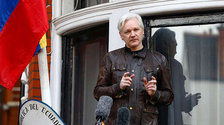 "Es todo por tu culpa": Assange replica con ironía en Twitter al ex Fiscal General de Obama