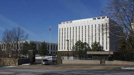 FOTO: Un misterioso helicóptero estadounidense inspecciona la Embajada rusa en Washington
