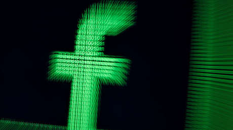 ¿Red social? Snowden definió a Facebook de otra manera