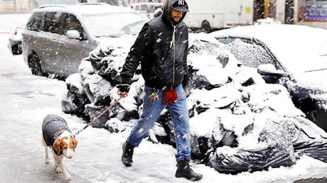 Cancelan vuelos y declaran alerta por tormenta invernal en el noreste de Estados Unidos