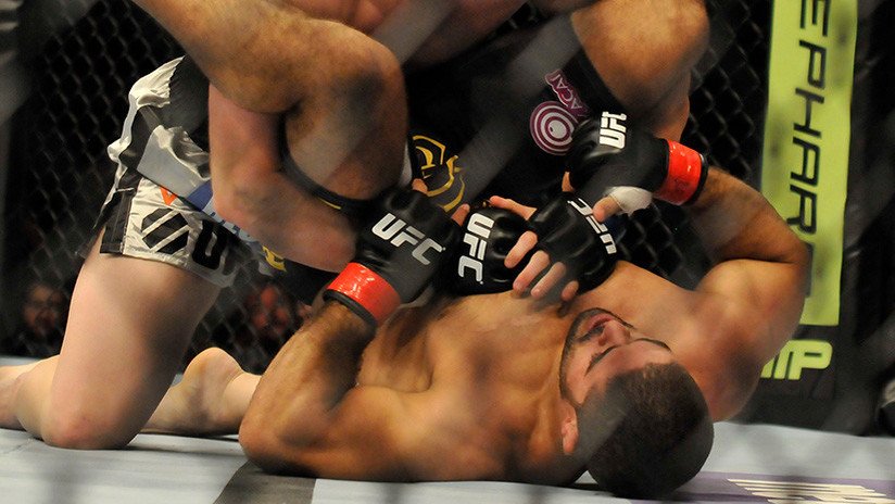 45 golpes en 58 segundos: Así cae el 'luchador más odiado' de la MMA