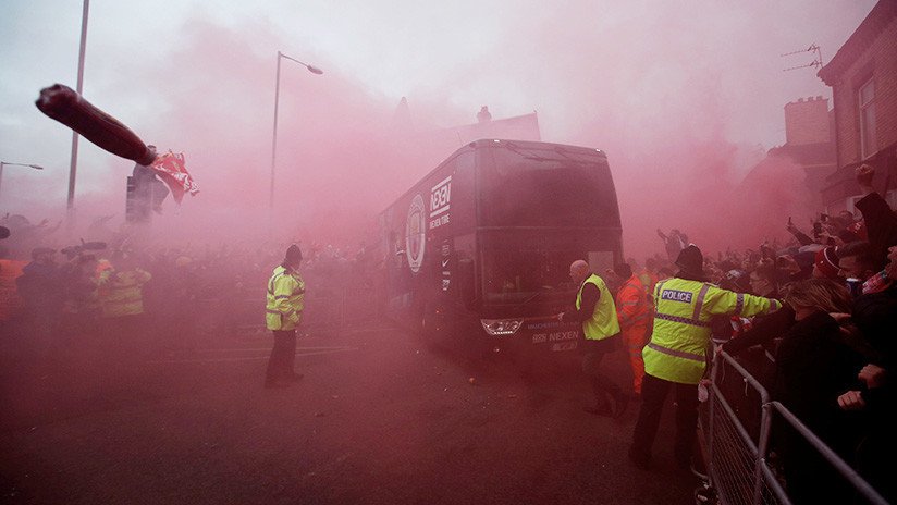 VIDEO: El Liverpool se disculpa tras el ataque de los hinchas al autobús del Manchester City