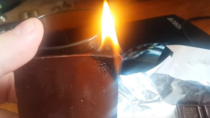 VIDEO: Prenden fuego una barra de chocolate, pero no esperaban ver esto