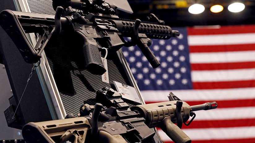 Un pueblo de EE.UU. multará con hasta 1.000 dólares por cada día de posesión de armas de asalto
