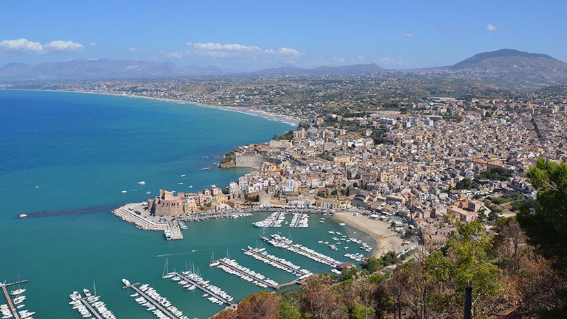 "Llevamos 30 años así": En un ayuntamiento de Sicilia más de 20 empleados no van a trabajar