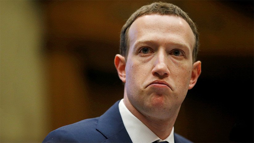 Así ha bautizado la prensa el inédito traje de Zuckerberg (el nombre lo dice todo)