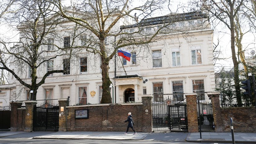 Embajada rusa en Londres: "El pretexto, la base legal y el motivo del ataque a Siria son falsos"