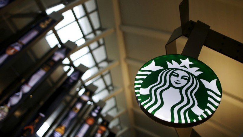Polémica en EE.UU. por la detención de dos afroamericanos en Starbucks "por no pedir nada" (VIDEO)