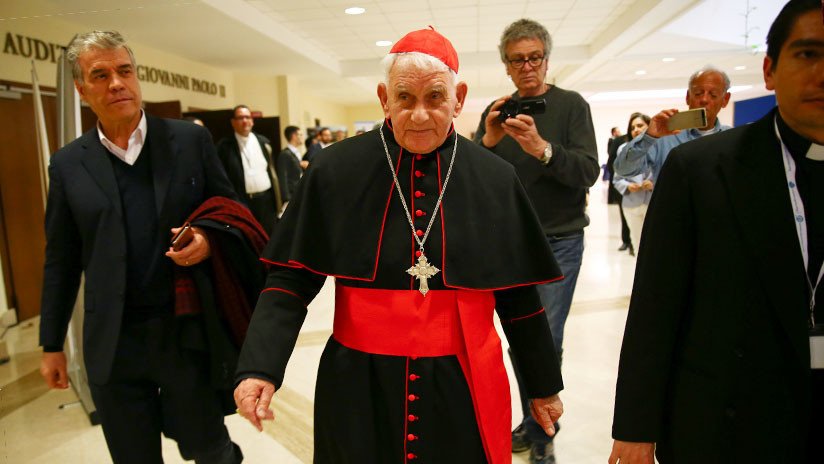 Imparten en El Vaticano un curso para practicar exorcismos a través del teléfono celular