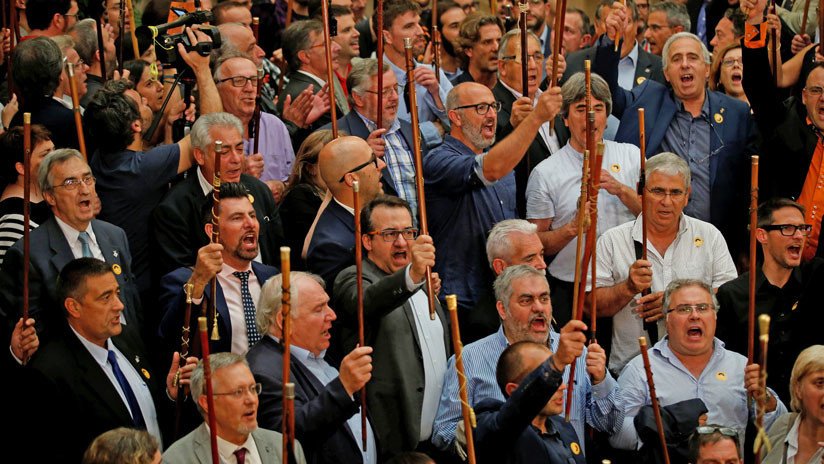 700 alcaldes catalanes son investigados por la Fiscalía por el referéndum del 1 de octubre