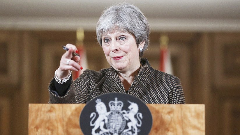 Theresa May declara que el bombardeo contra Siria fue "proporcionado y legal"  